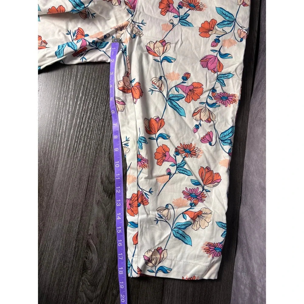 St. John's Bay Vibrant Floral Capris Blue Red White Retro Pattern Size 10 - Picture 5 of 6